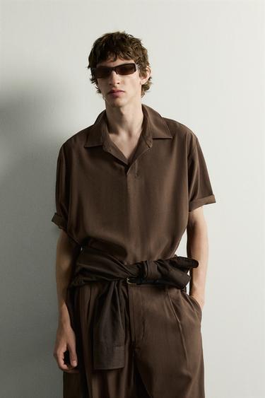 ПОЛО RELAXED FIT ИЗ СТРУЯЩЕЙСЯ ТКАНИ — КОРИЧНЕВЫЙ от Zara