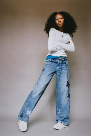 JEANS DE PIERNA ANCHA CON PARCHES DE ESTRELLA