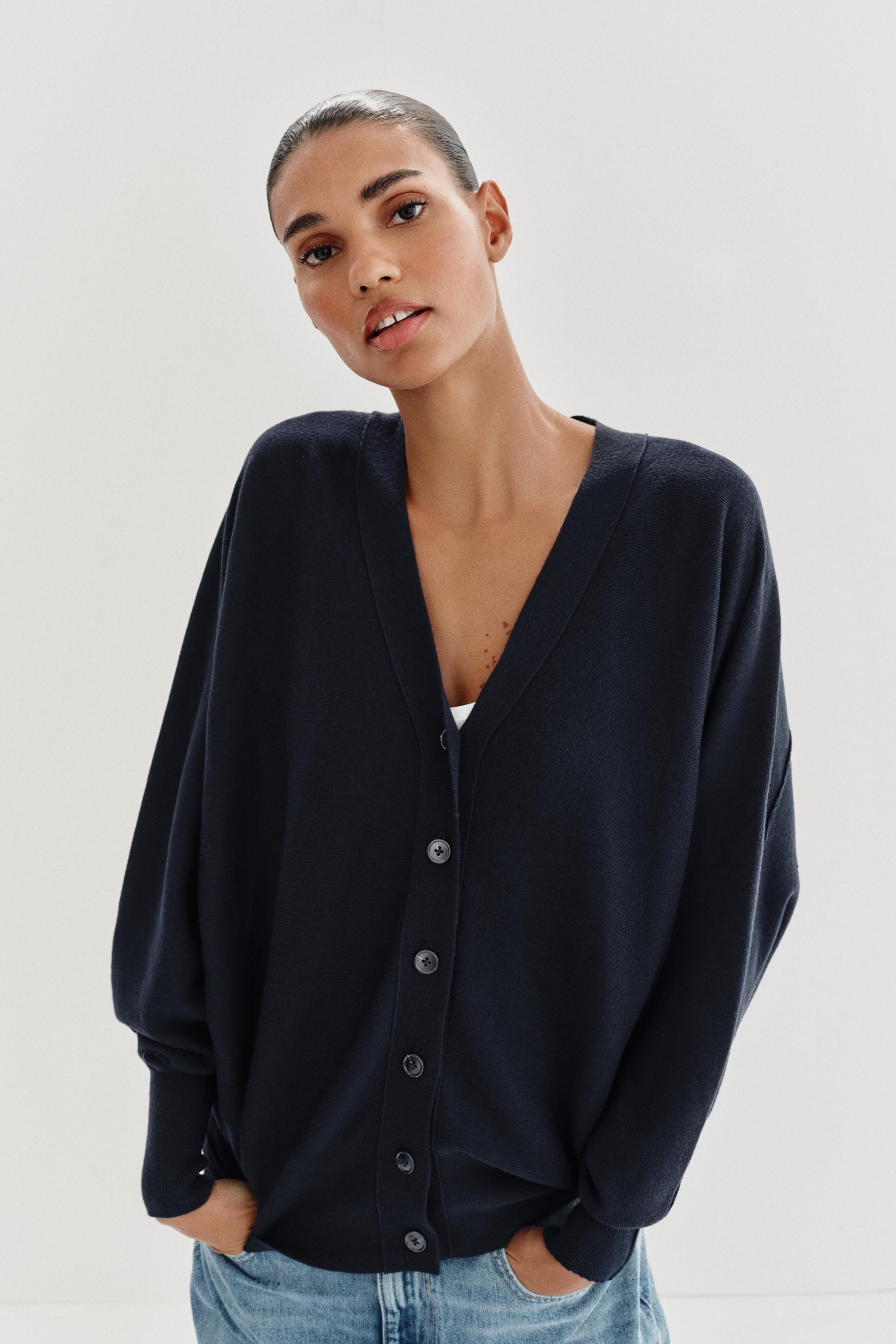 VESTE EN MAILLE MANCHES CHAUVE-SOURIS