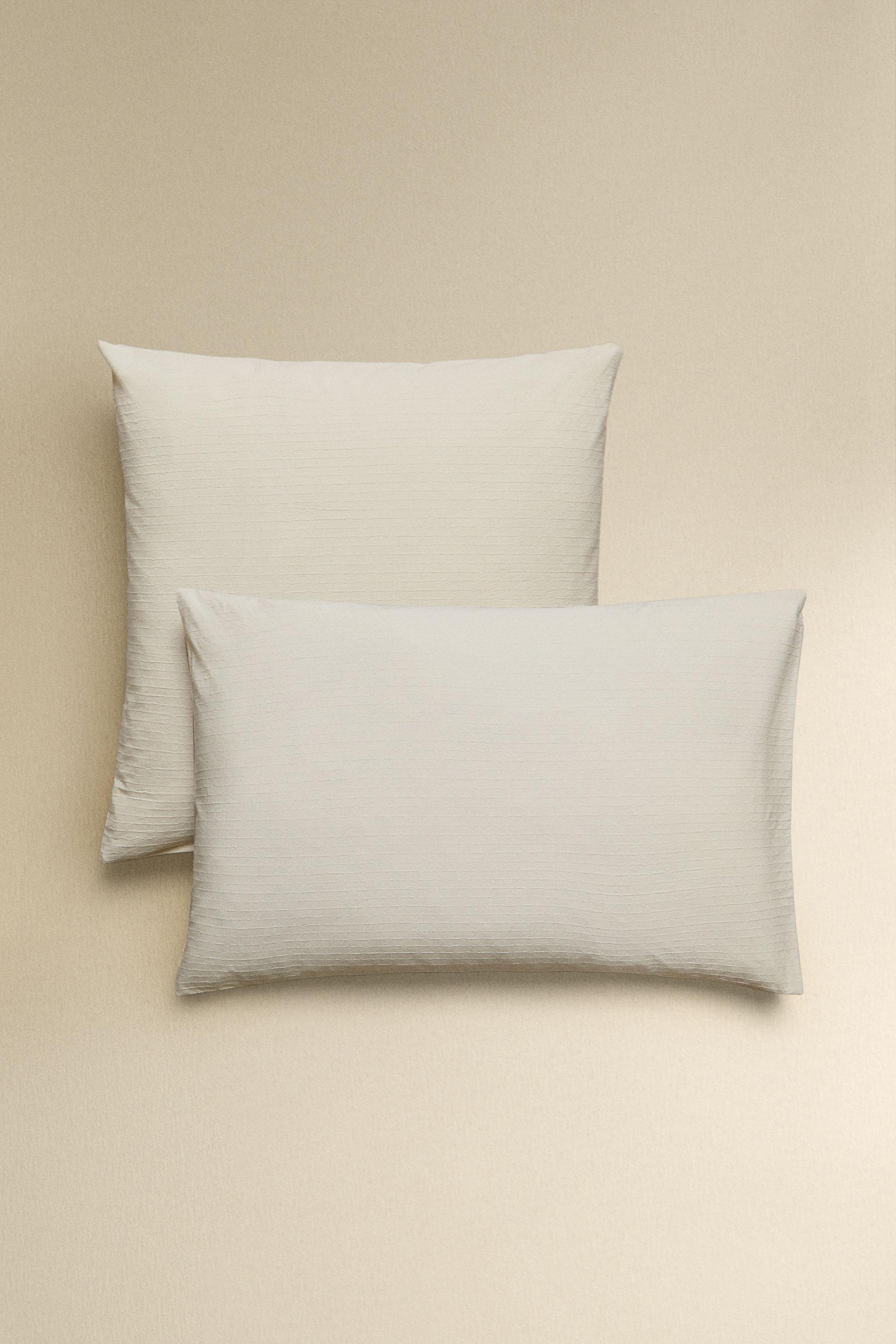 TEXTURED PILLOWCASE
