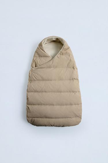SACO PORTABEBÉS PLUMA PLUMÓN NYLON - Beige de Zara - Imagen 0
