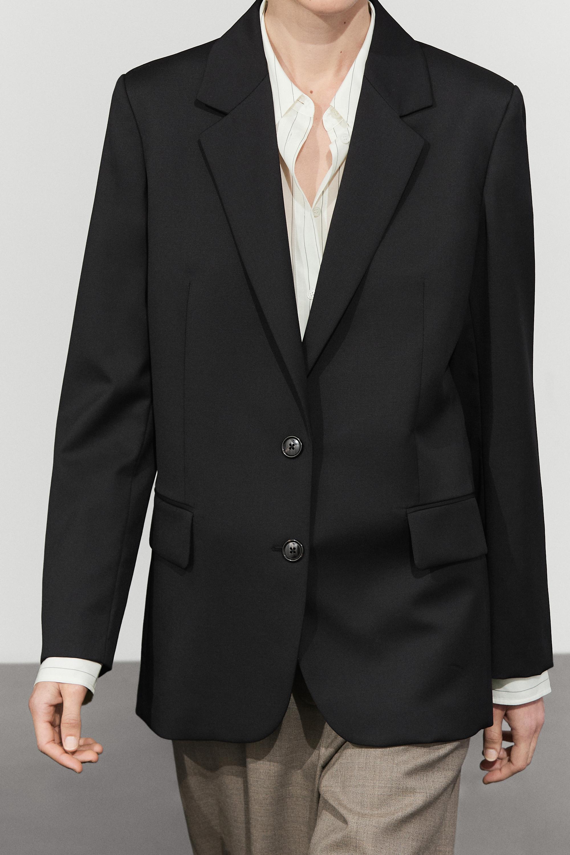 100% extra fine wool two-button blazer