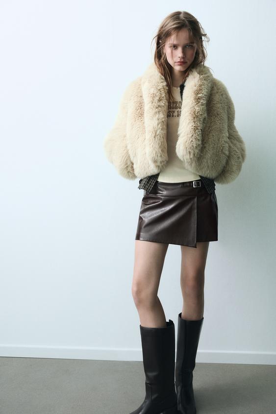 FALDA MINI EFECTO PIEL - Marrón oscuro de Zara - Imagen 0