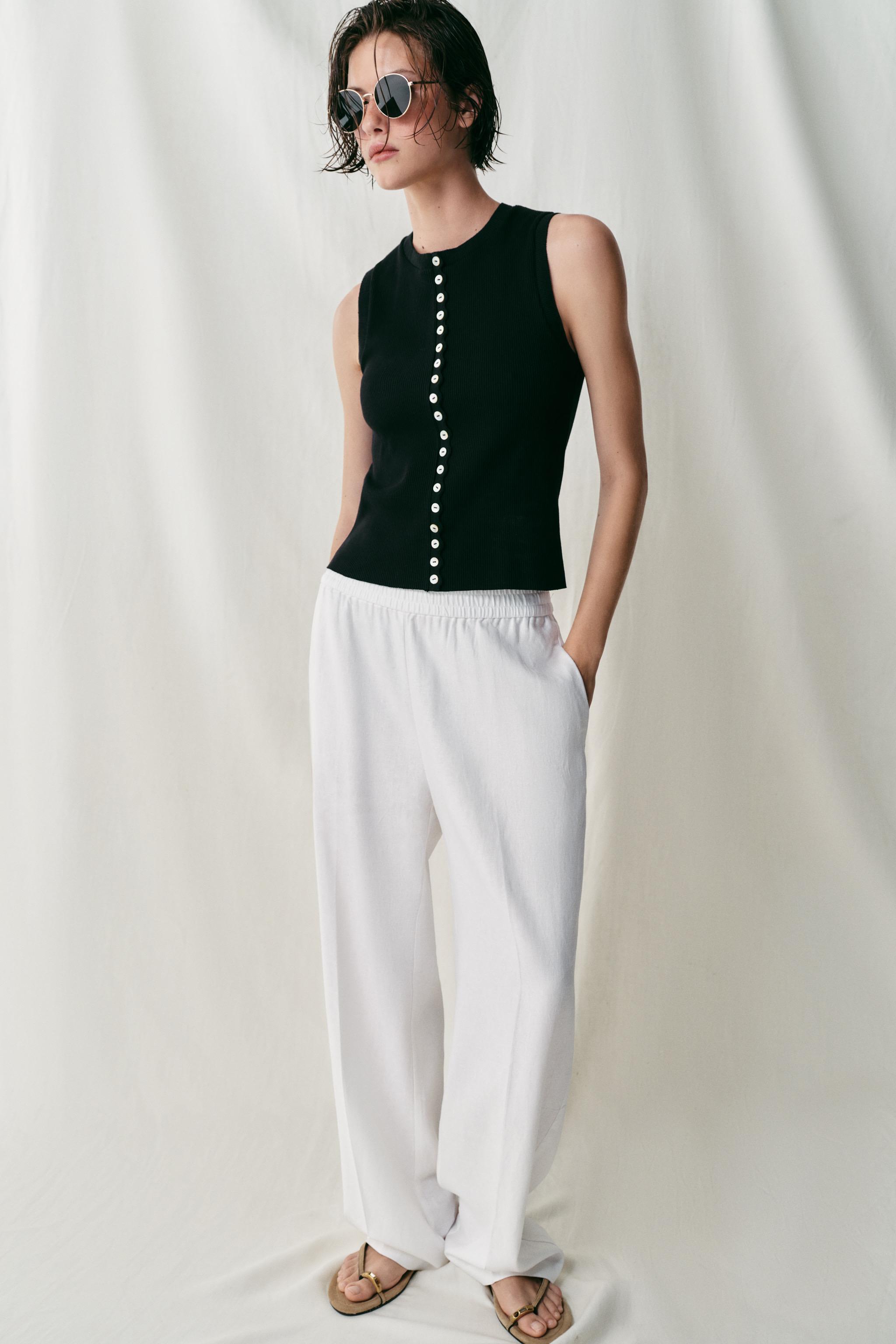 BUTTONED TOP — Black