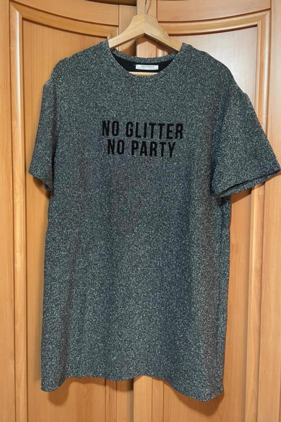 Front view of grey t-shirt with text 'NO GLITTER NO PARTY'.