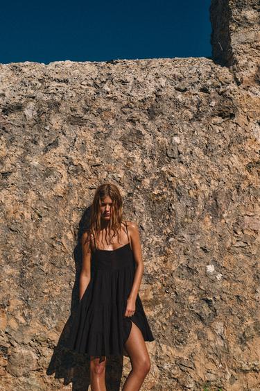 VESTIDO CORTO PANELES ENTREDOSES - Negro de Zara