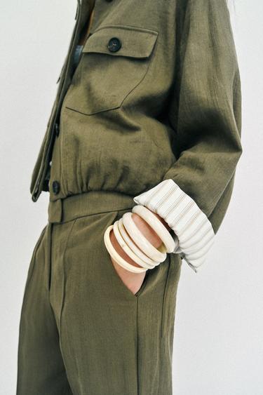 VESTE COURTE MANCHES RETROUSSÉES - Kaki de Zara - Image 4