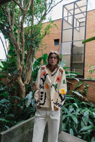 CHAQUETA BORDADOS FLORES 100% ALGODÓN - Crudo de Zara