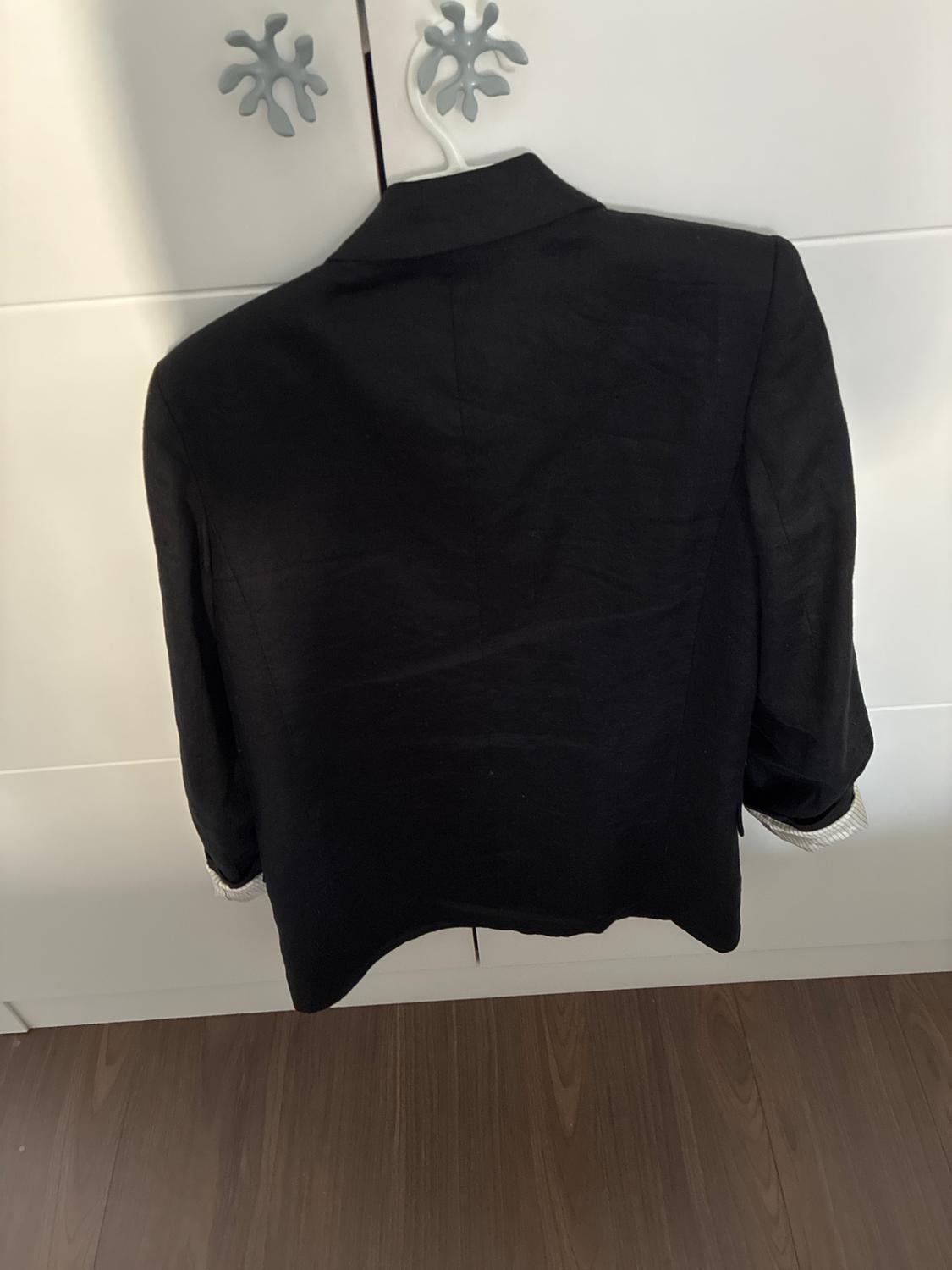 BLAZER NEGRA CON PUÑO ESTAMPADO EN LINO - Image 2