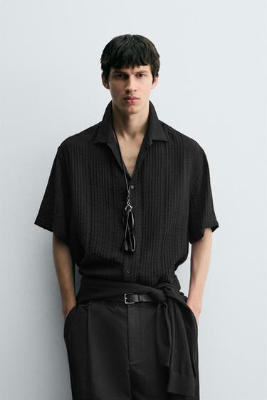 CAMISA FLUIDA ESTRUCTURA - Negro de Zara