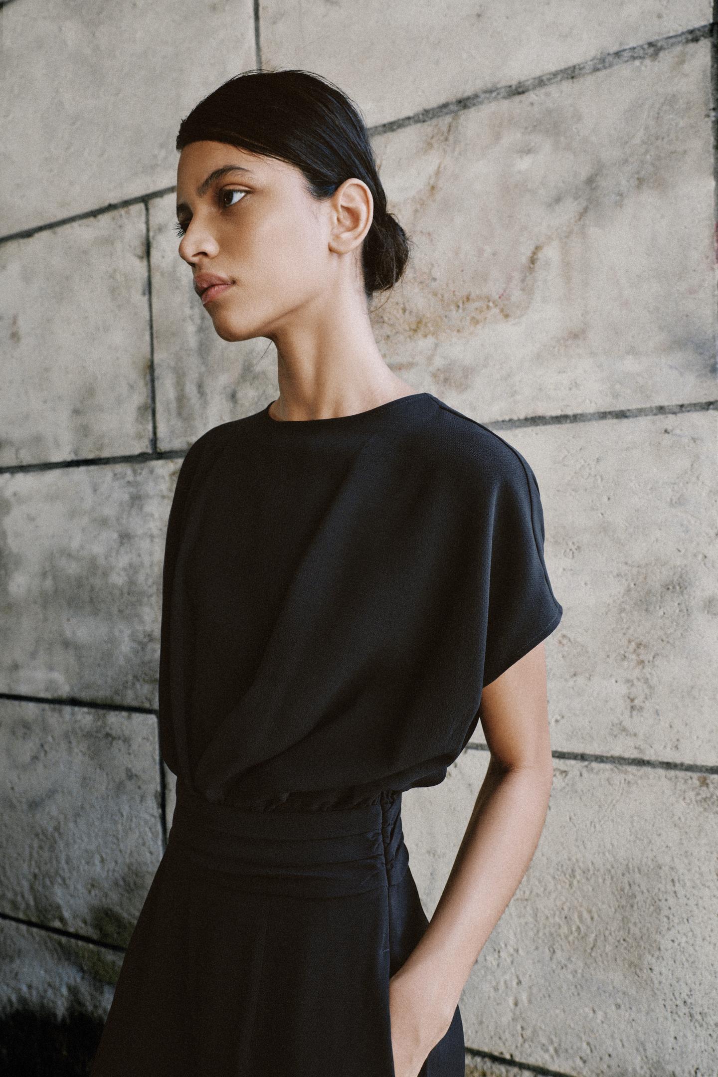 Женский комбинезон Zara Pleated Waist Jumpsuit, цвет: Чёрный — фото 4