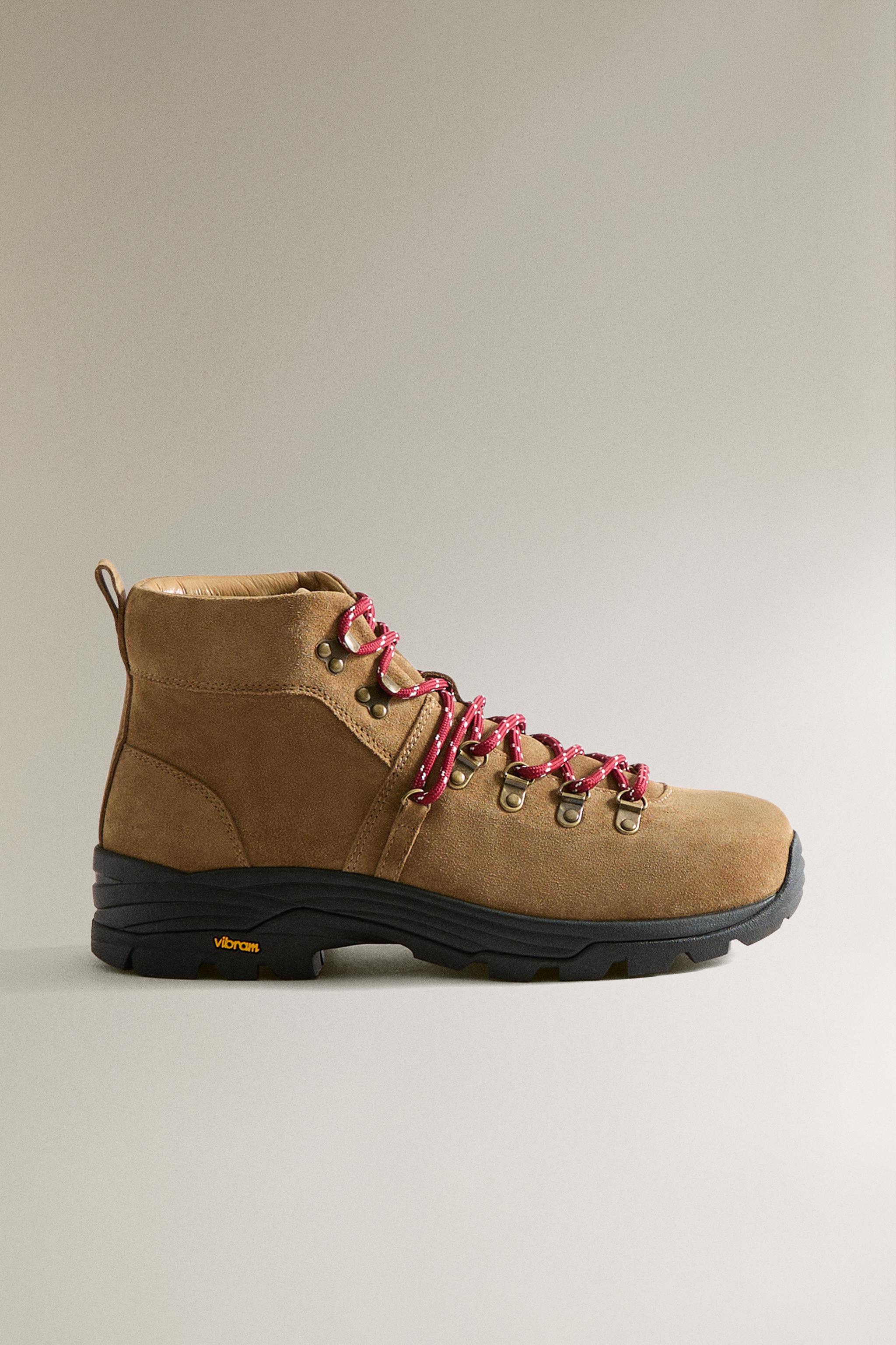 LEATHER HIKING BOOTS