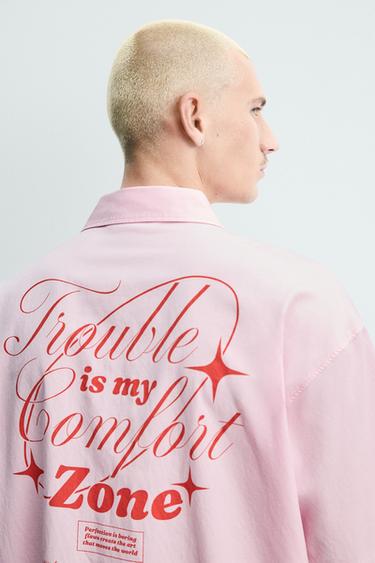 CAMISA BOXY FIT TEXTOS ESTAMPADOS - Rosa de Zara