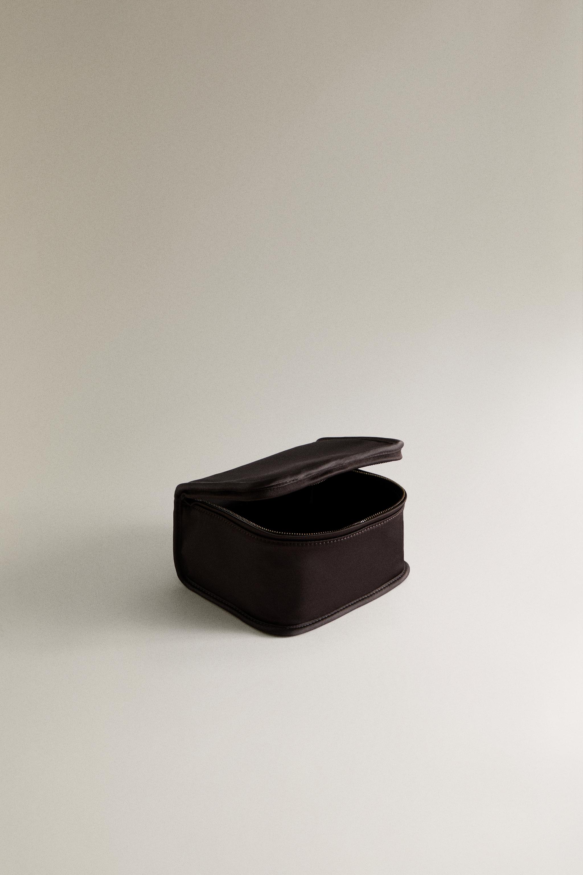 TROUSSE DE TOILETTE SATIN MOYENNE