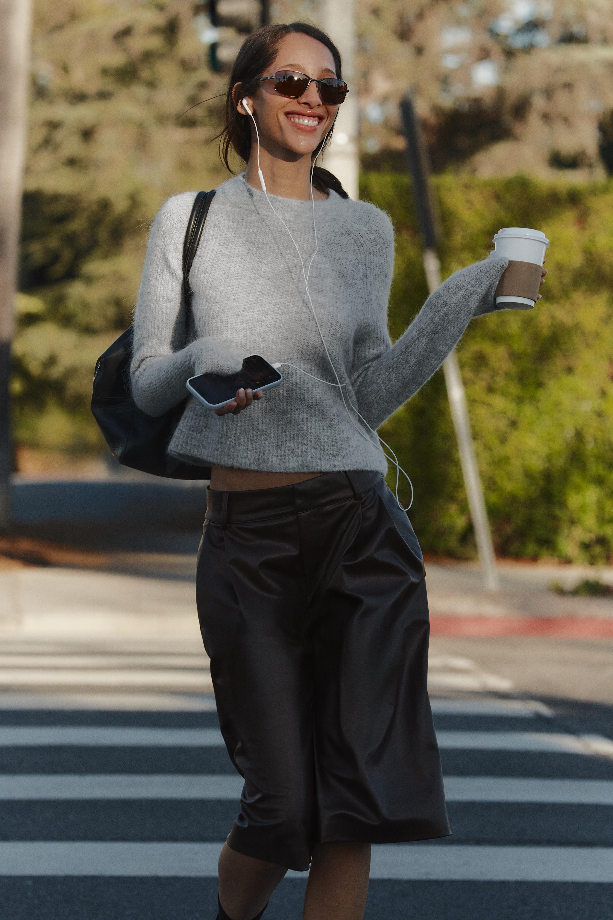 SHORT LONG À PLIS EN MATIÈRE SYNTHÉTIQUE