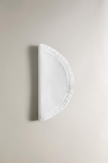 ROUND PLACEMAT WITH RUFFLE TRIM - White by Zara - Image 1