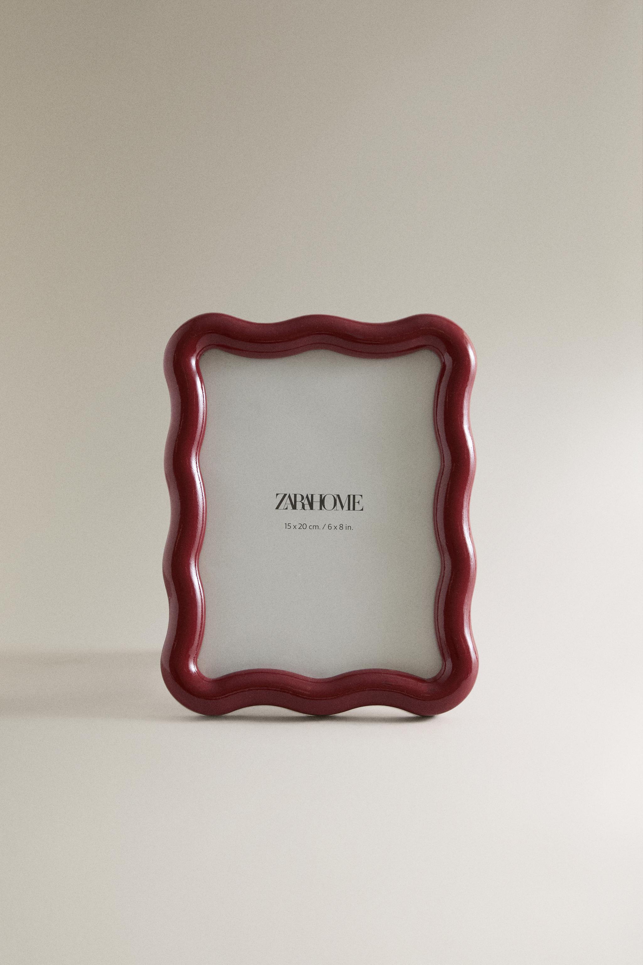 WAVY WOODEN PICTURE FRAME