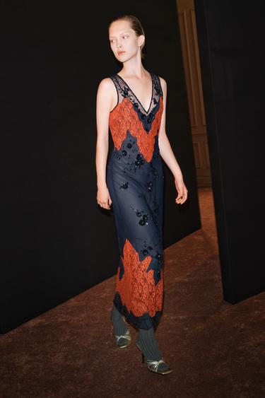 ROBE PLUMETIS DENTELLE FANTAISIE - Bleu marine de Zara