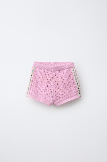 EMBROIDERED FLORAL KNIT BERMUDA SHORTS - Pink by Zara