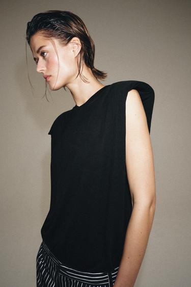 T-SHIRT FLUIDE SANS MANCHES À ÉPAULETTES - Noir de Zara