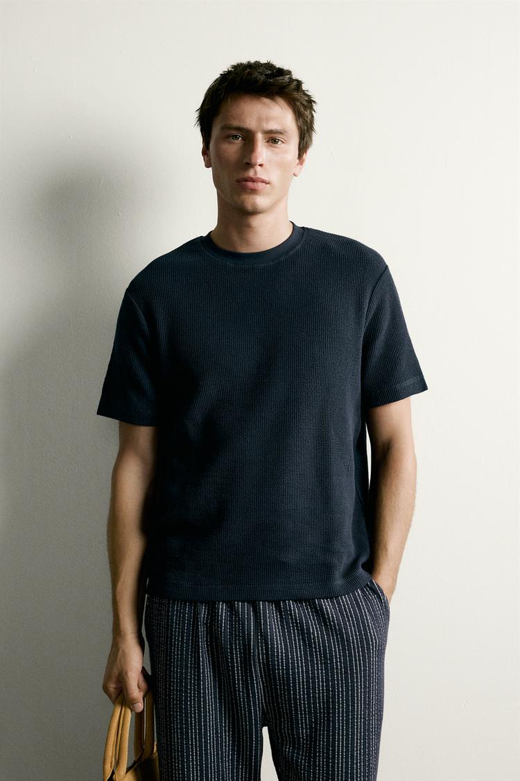 REGULAR FIT SEERSUCKER T-SHIRT