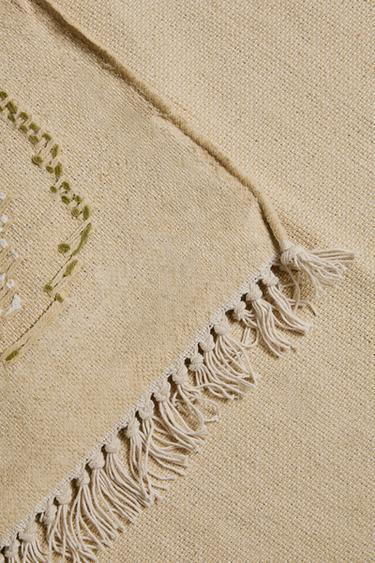 FLORAL JACQUARD RUG - Beige by Zara