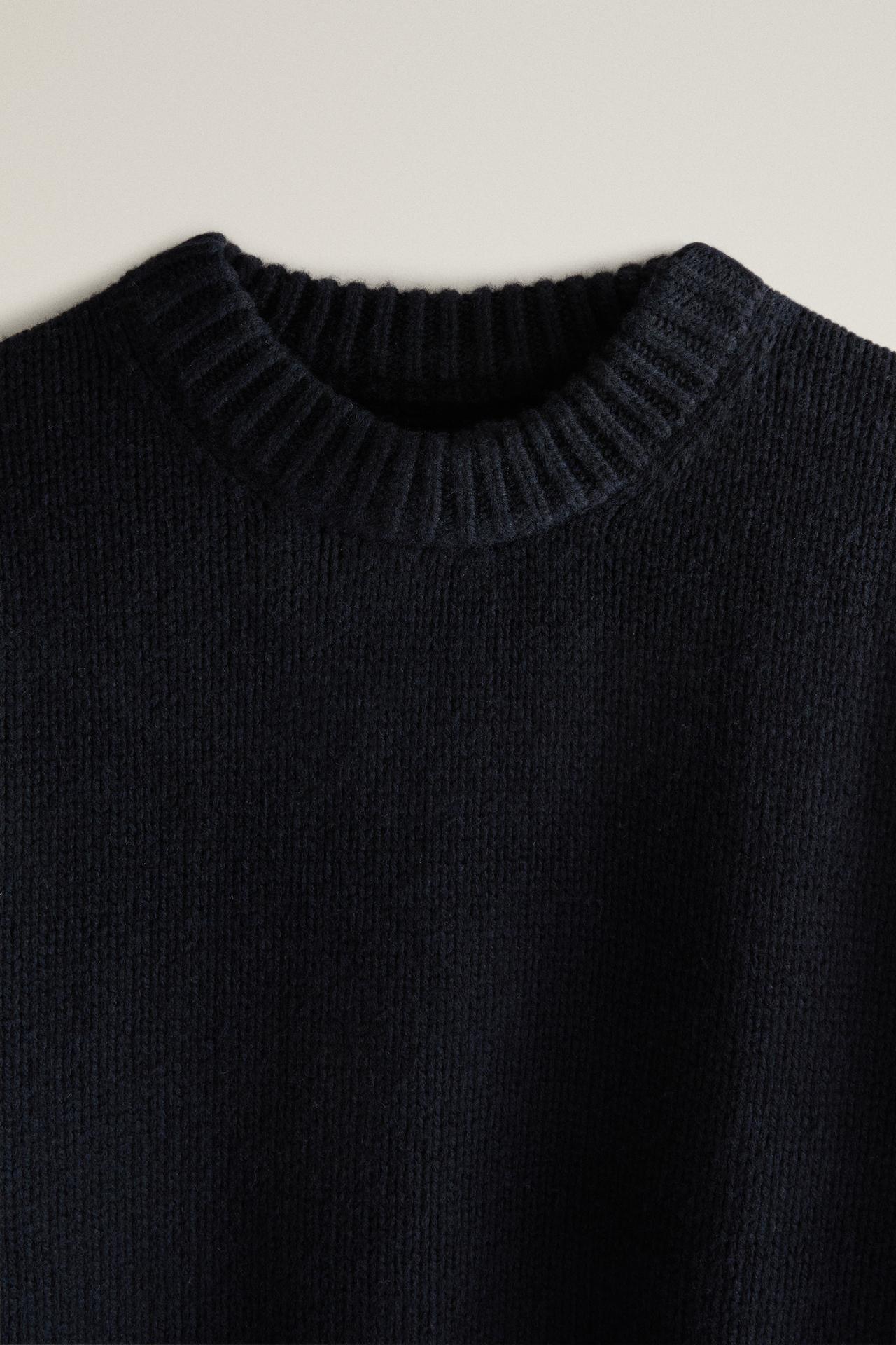 WOOL SWEATER WITH ROUND INFINITY SCARF — Blue