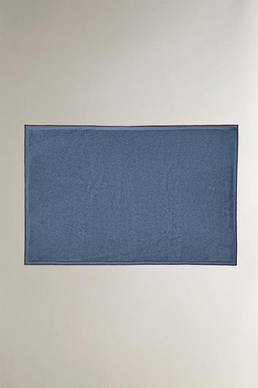 TOWEL WITH COLOURED TOPSTITCHING - dusty blue by Zara