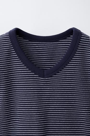 T-SHIRT CÔTELÉ COL V À RAYURES - Rayures de Zara - Image 2