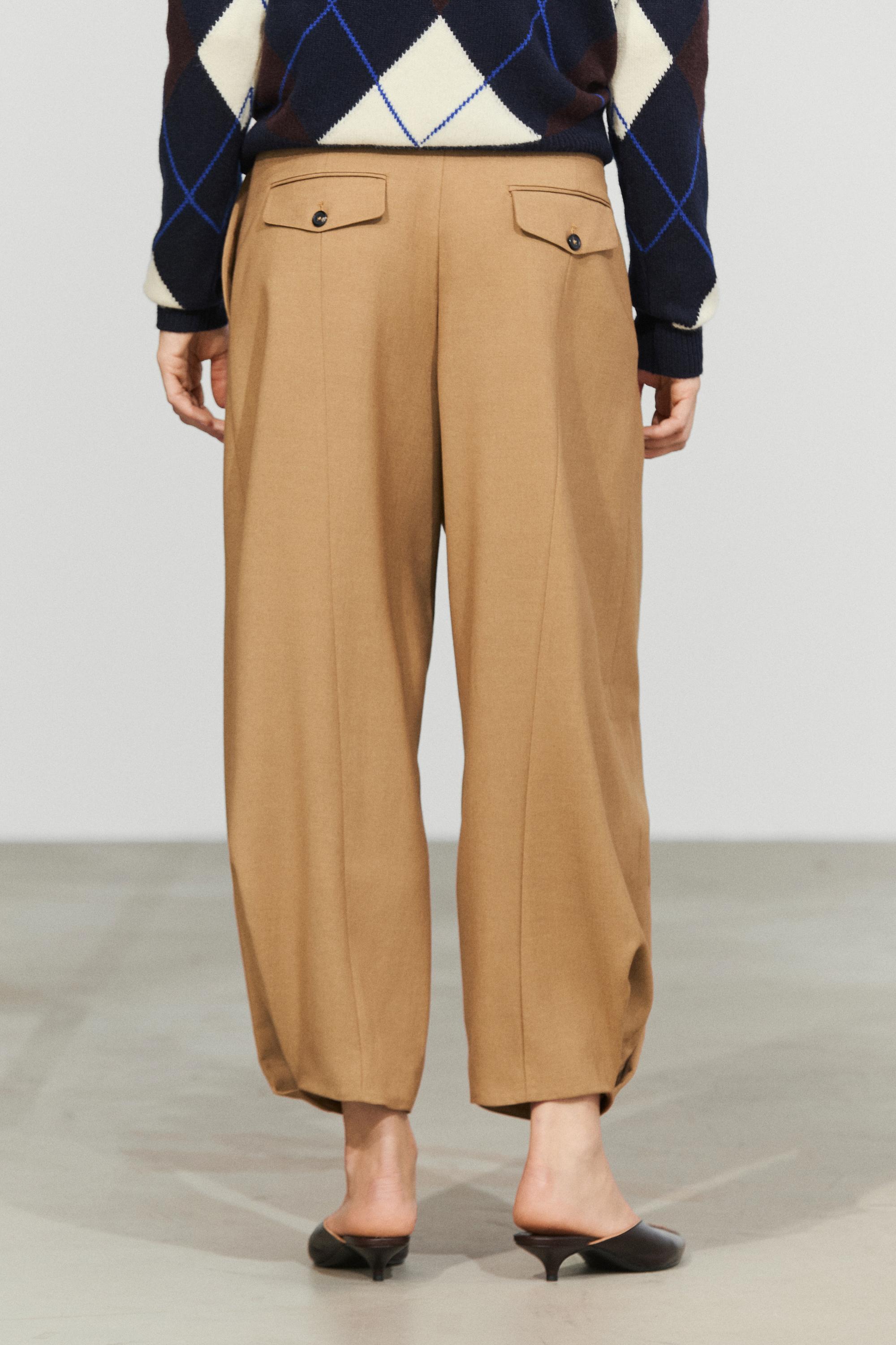 Pantalon en laine à détails plissés