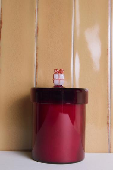 (220 G) GINGERBREAD  DUFTLYS MED JULEDETALJE - rød fra Zara