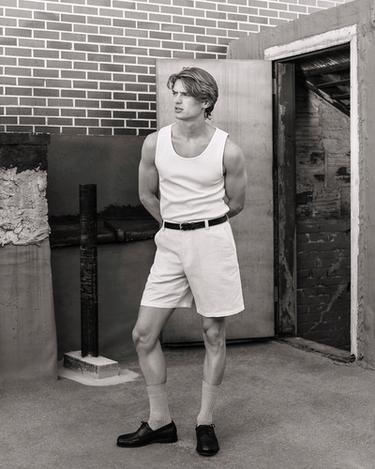 إطلالة - خبازي فاتح الخاص بـ Zara