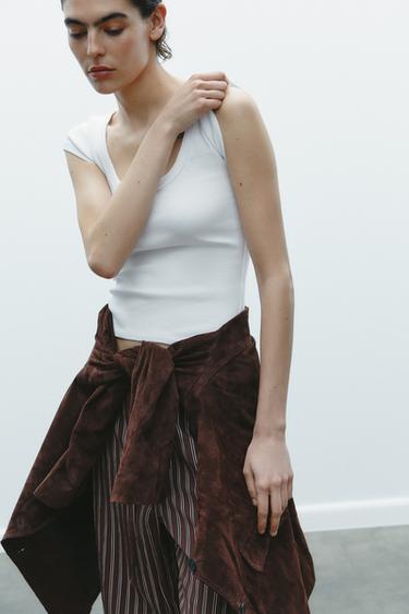 CAMISETA ESCOTE REDONDO - Blanco de Zara