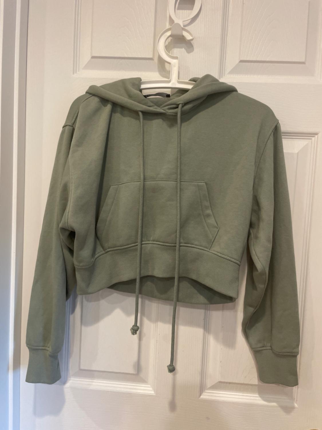 BASIC HOODIE SWEATSHIRT