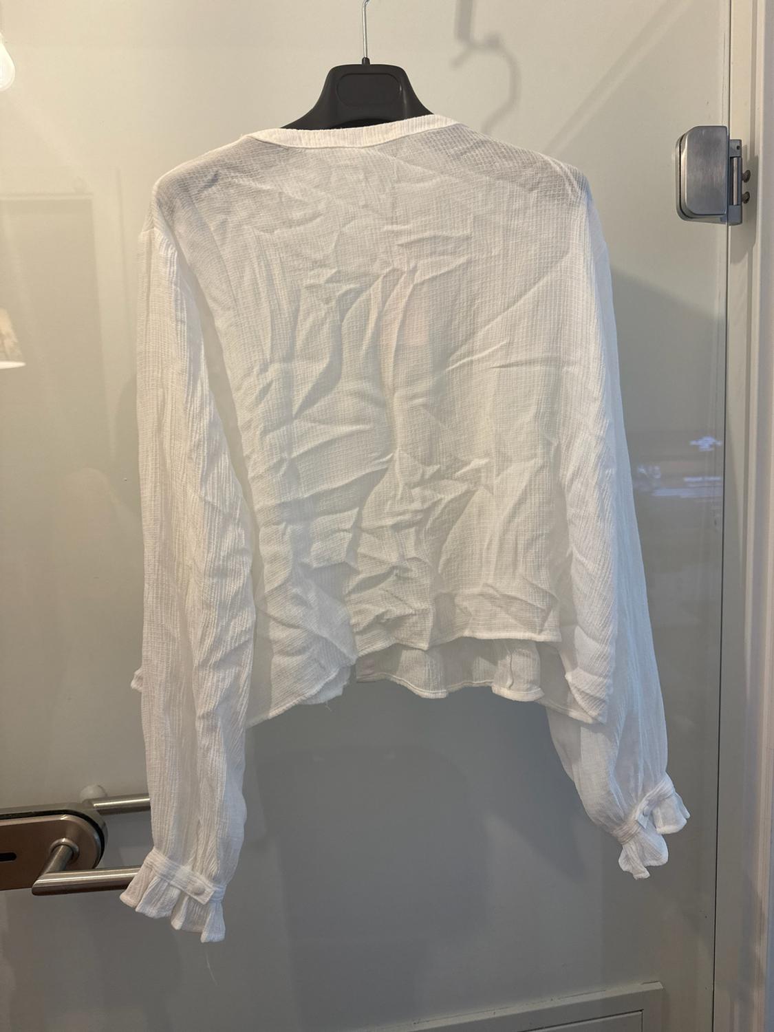 CROPPED BLOUSE WITH CUTWORK EMBROIDERY - Image 2
