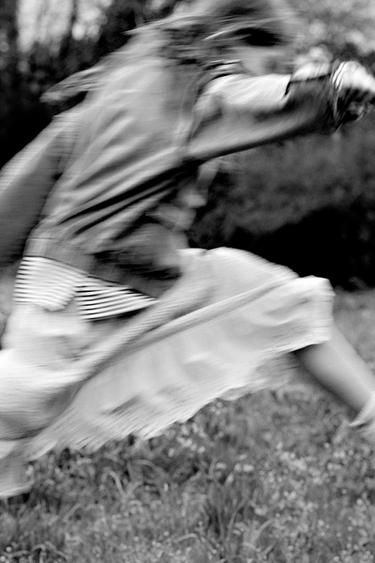 CHÂN VÁY DÀI MAY RÁP ĐÍNH NÚT - Màu vàng bơ từ Zara