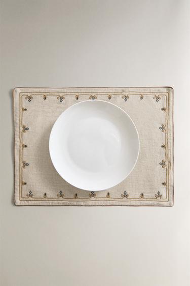 PLACEMAT WITH FLORAL EMBROIDERY - Light beige by Zara - Image 4