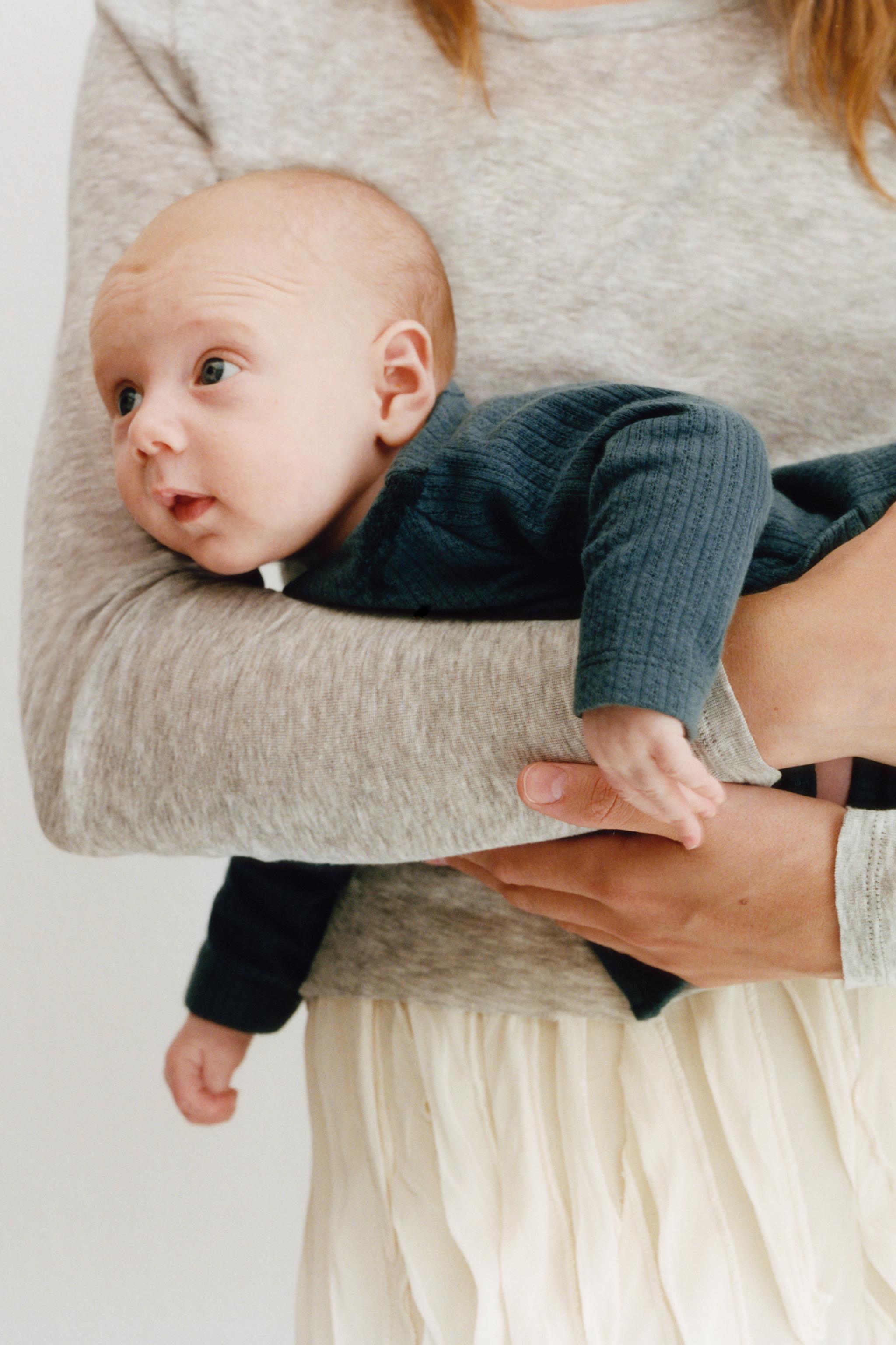 TEXTURED TOP AND LEGGINGS SET