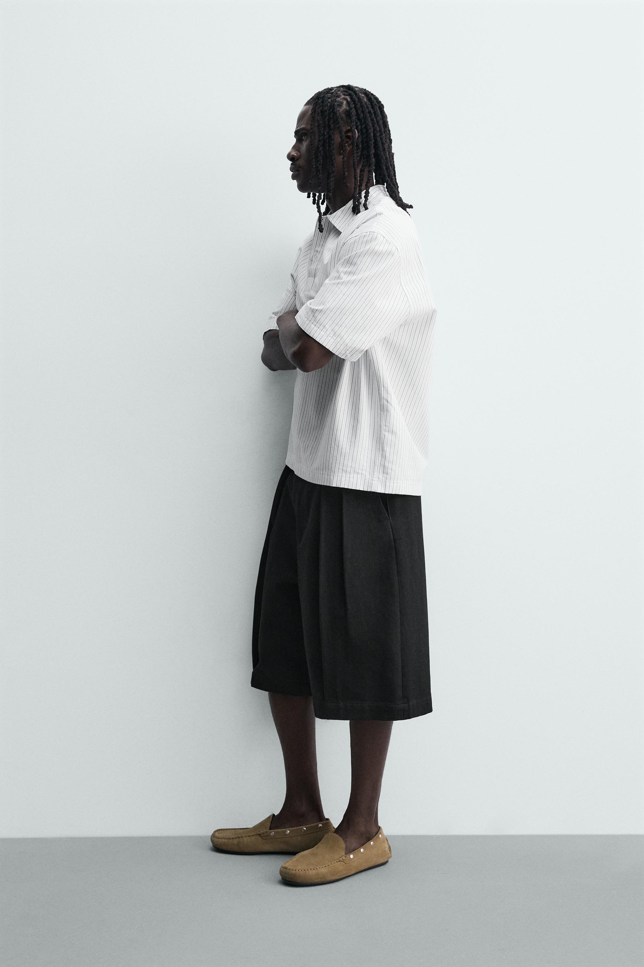 RELAXED FIT PLEATED SHORTS