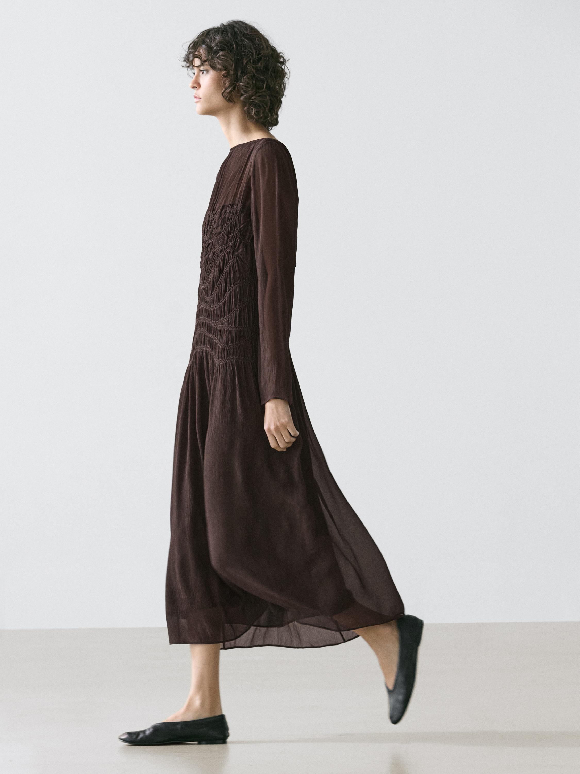 Robe midi fluide froncée