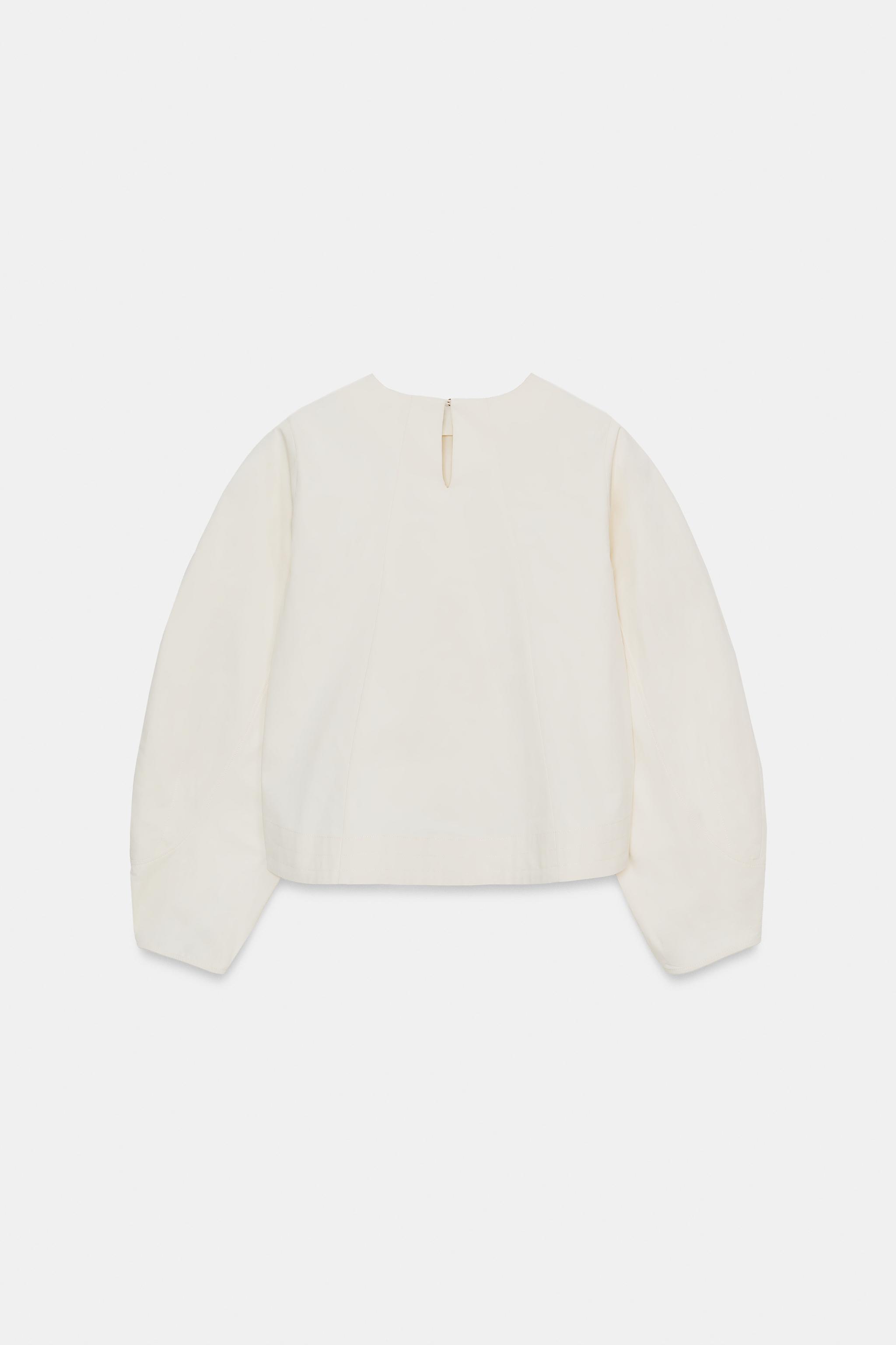 VOLUME SLEEVE CROP TOP