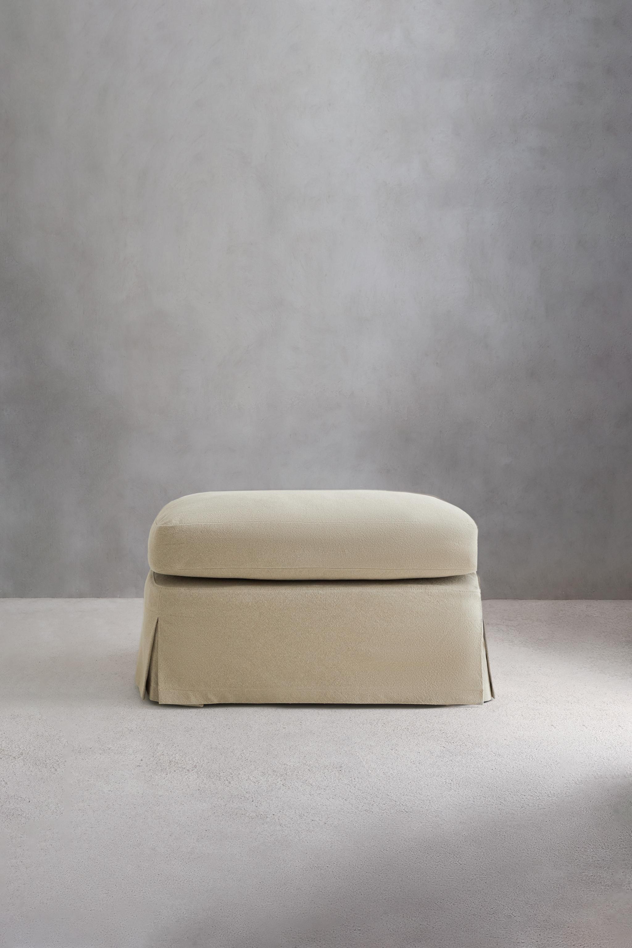 FOOTSTOOL 01