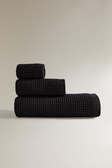 Zara WAFFLE-KNIT COTTON BATH TOWEL - Black - Image 0