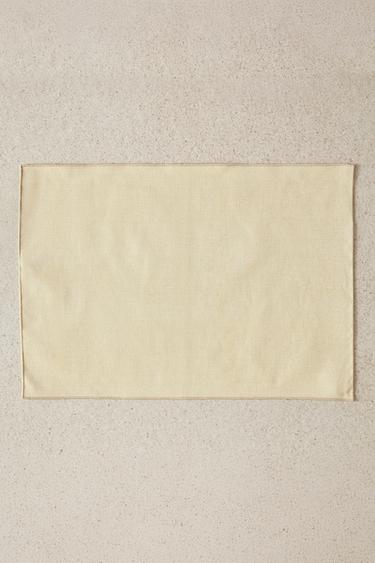 RESIN-COATED PLACEMAT WITH OVERLOCK - أصفر الخاص بـ Zara