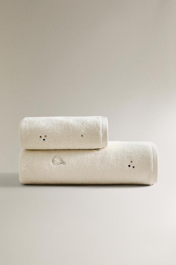SERVIETTE DE BAIN ENFANT MONTGOLFIÈRES - Beige clair de Zara - Image 0
