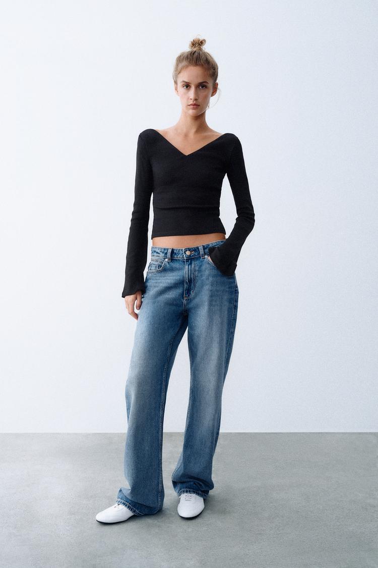 RIBBED V-NECK TOP