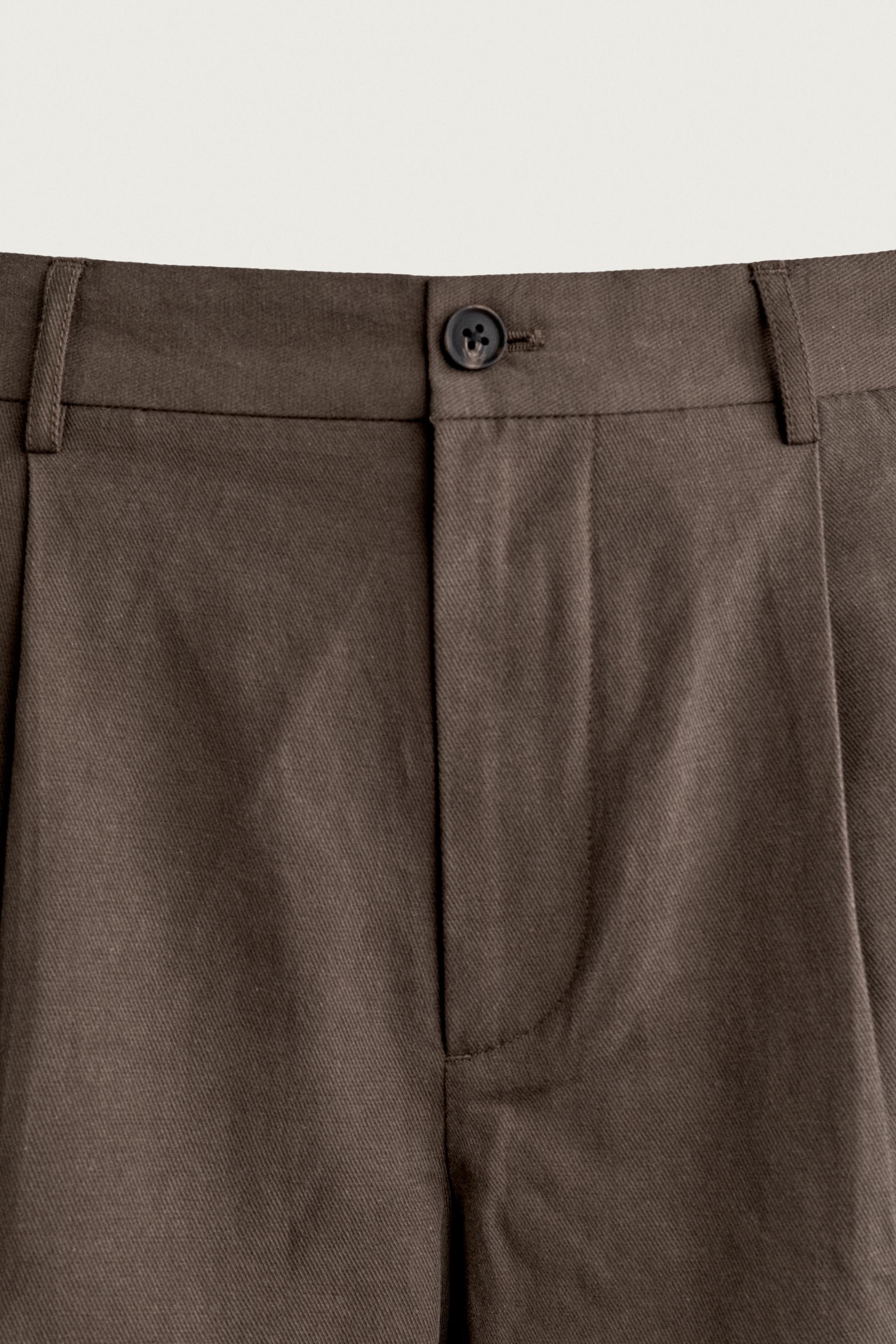 RELAXED FIT PLEATED PANTS