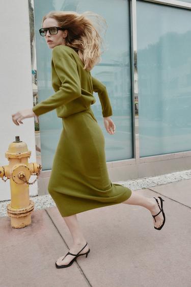 JUPE MI-LONGUE EN MAILLE - Vert mousse de Zara - Image 2