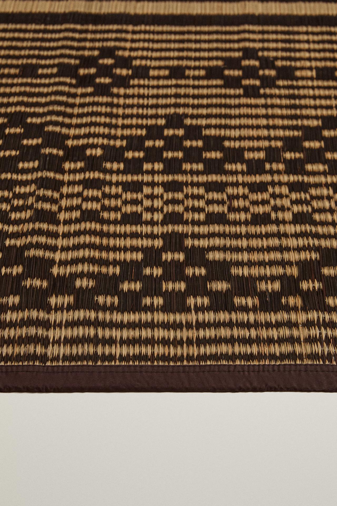 GEOMETRIC SEAGRASS RUG — Black / White