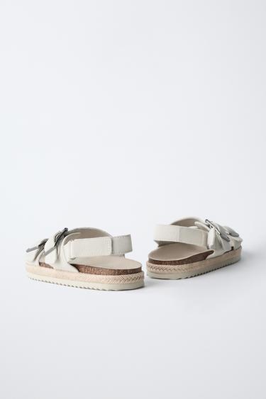 SANDALES EN CUIR À BOUCLES - Blanc écru de Zara - Image 4
